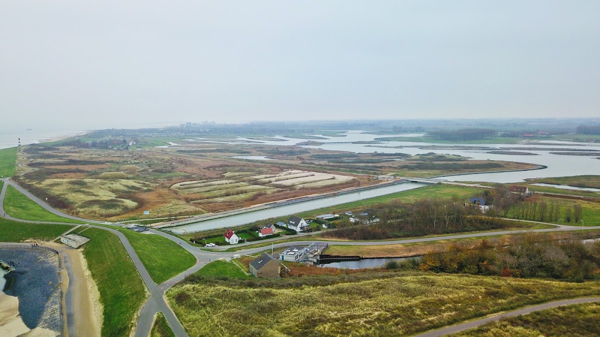 Breskens — Luchtfoto polder met waterwegen