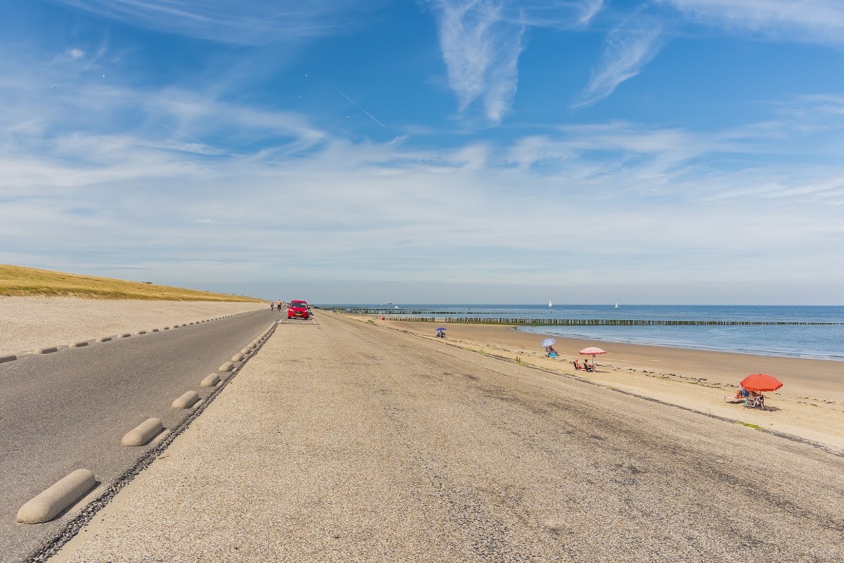 Breskens — Strand met zandvlakte en zee