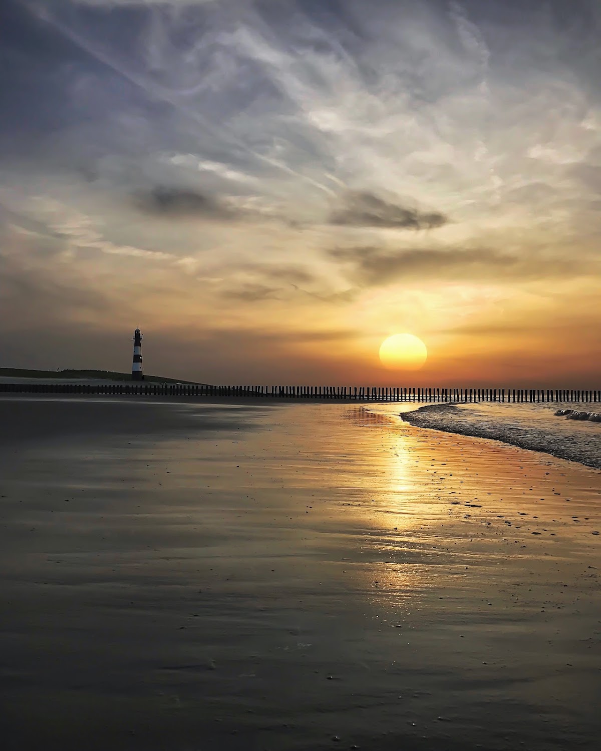 Breskens — Zonsondergang boven strand en zee