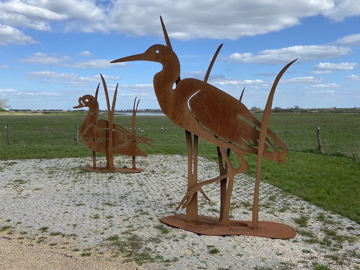 Breskens — Kunstwerk vogels in polderlandschap