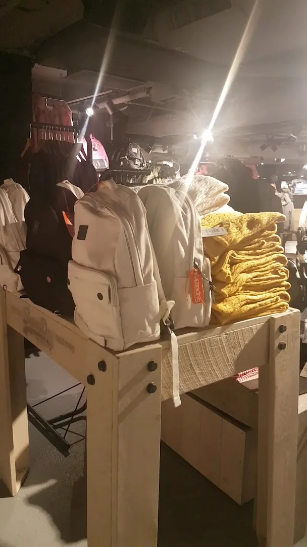 Superdry Roosendaal — foto 2