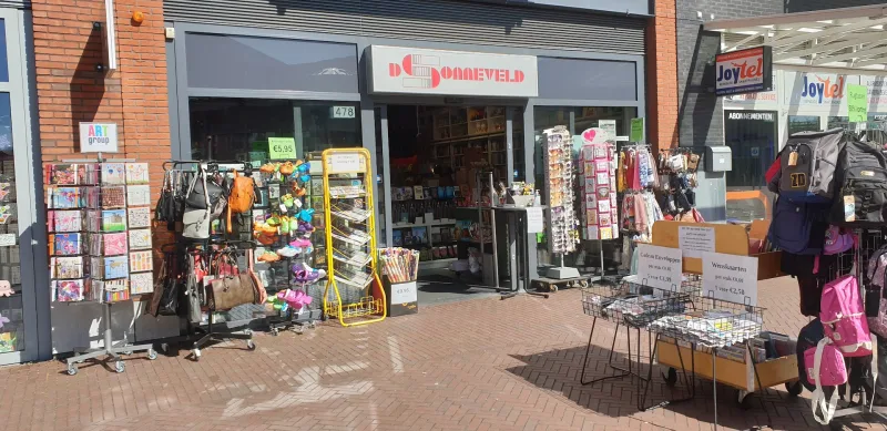 Boekhandel D. Sonneveld (Winkelcentrum Oosterheem) — foto 2