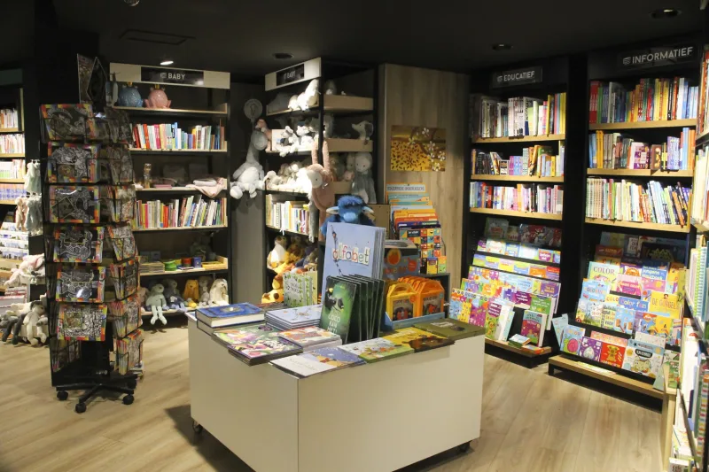 Boek- en Kantoorboekhandel Oonk — foto 3