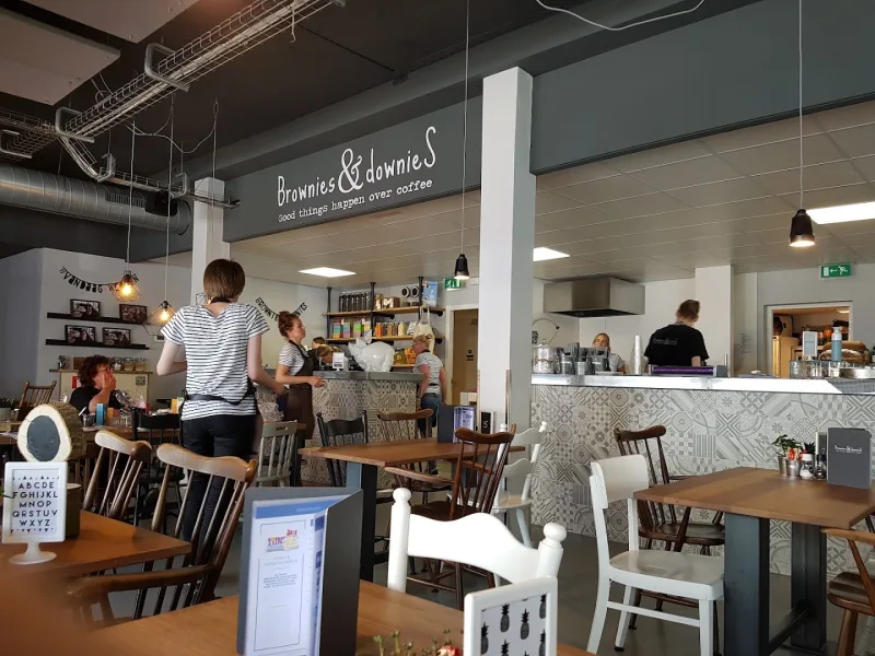 Van der Meer @ Brownies & Downies Katwijk (afhaalpunt, vooraf betaalde bestellingen) — foto 2