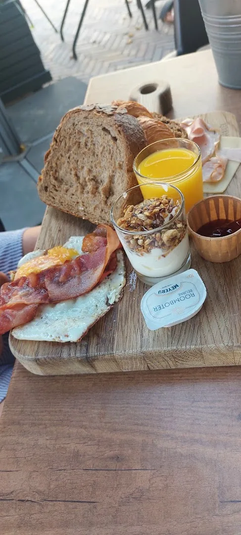 Van der Meer @ Brownies & Downies Katwijk (afhaalpunt, vooraf betaalde bestellingen) — foto 6