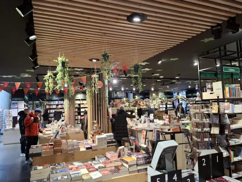 Van der Velde Boeken Groningen Grote Markt — foto 4