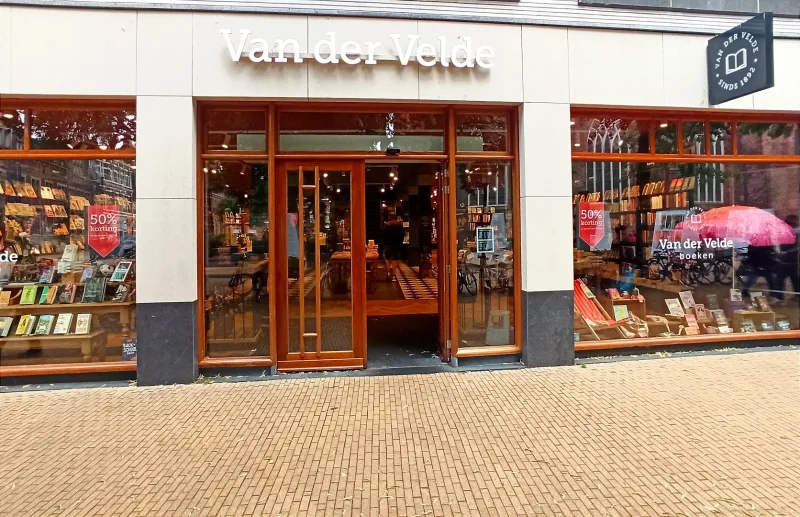 Van der Velde Boeken Groningen A-kerkhof — foto 2