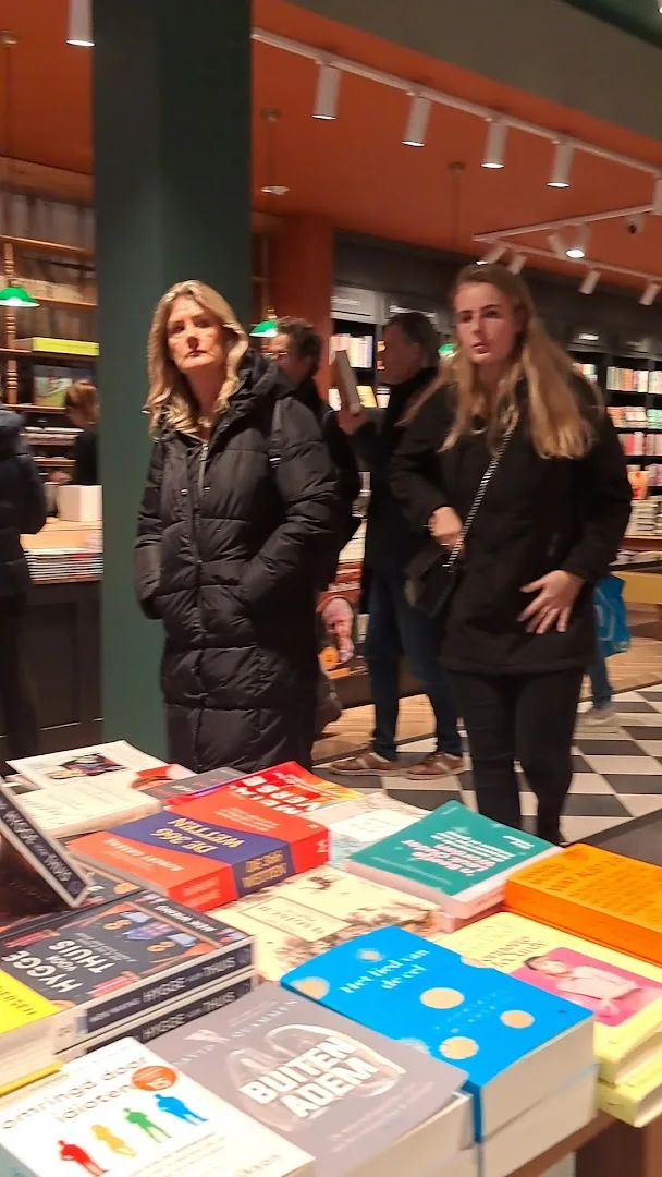 Van der Velde Boeken Groningen A-kerkhof — foto 3