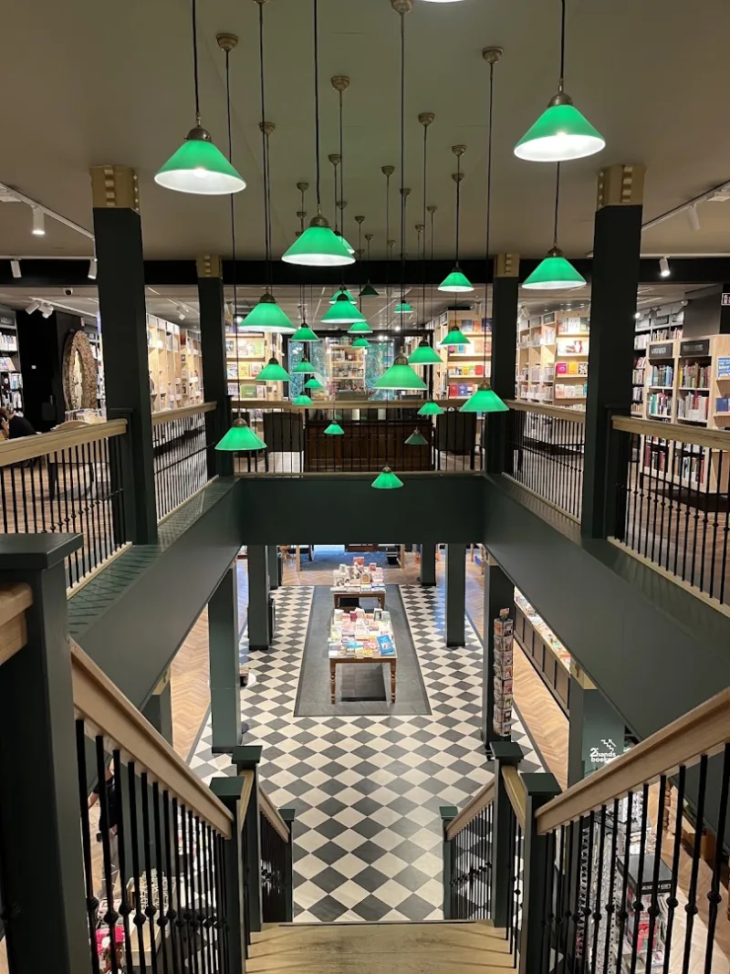 Van der Velde Boeken Groningen A-kerkhof — foto 7