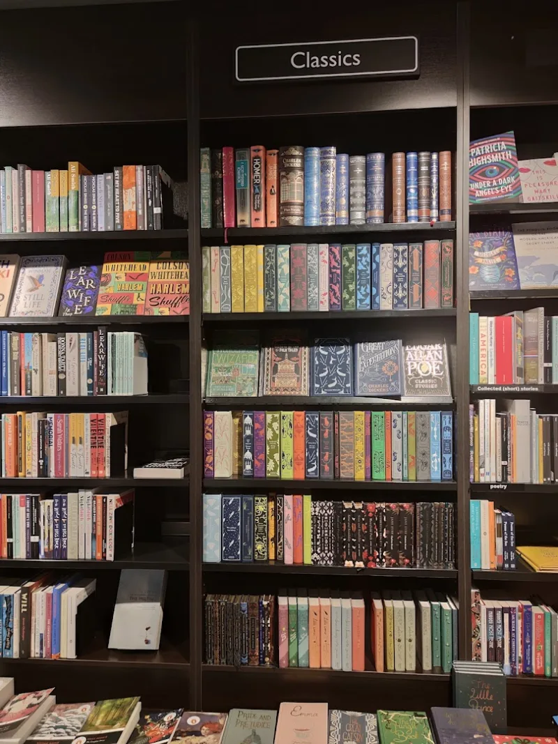 Van der Velde Boeken Groningen A-kerkhof — foto 9