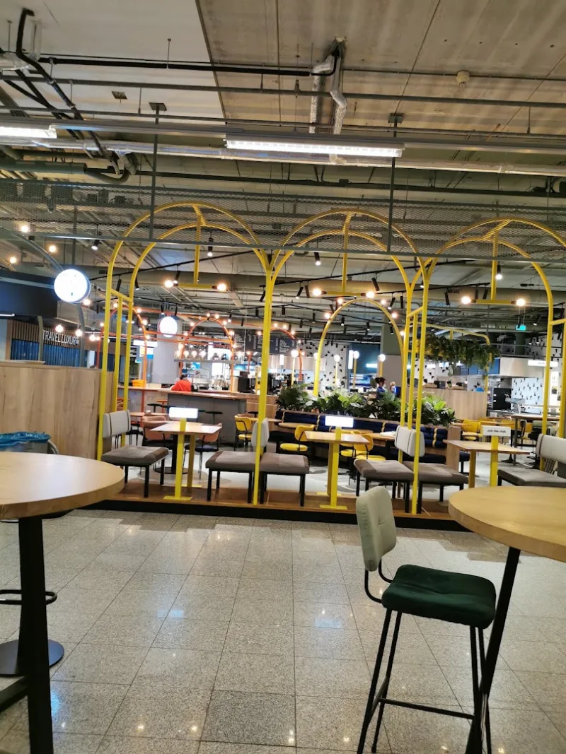 Relay Eindhoven Airport — foto 10