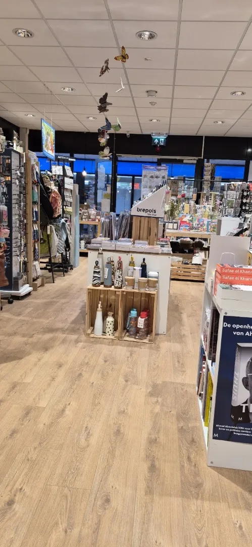 Boekhandel All you can give — foto 4