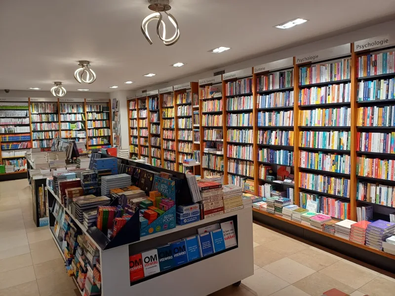 Boek- en Kantoorboekhandel Vives — foto 2
