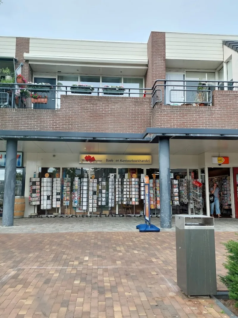 Boek- en Kantoorboekhandel Mieke Wijgergangs — foto 3