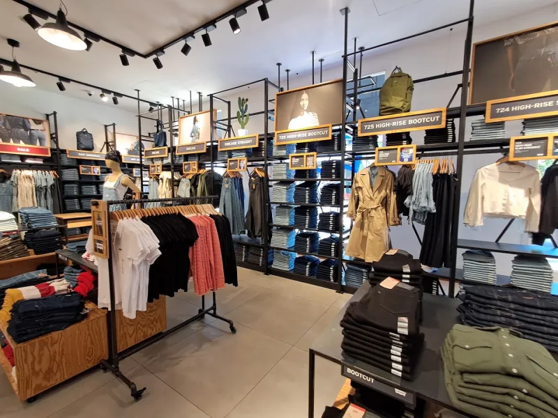 Levi's® Factory Outlet Bataviastad — foto 3