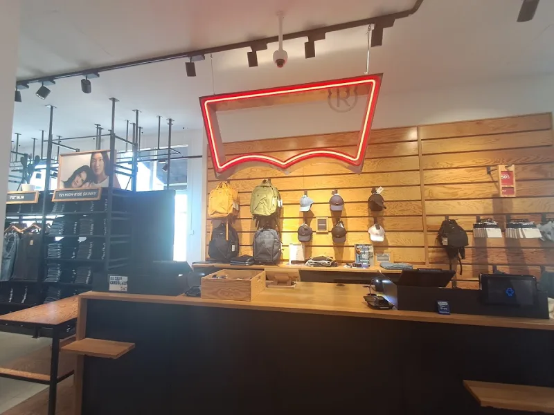 Levi's® Factory Outlet Bataviastad — foto 8