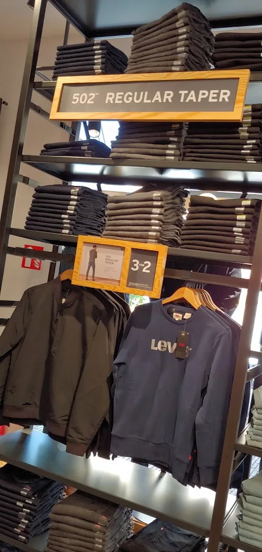 Levi's® Factory Outlet Bataviastad — foto 10