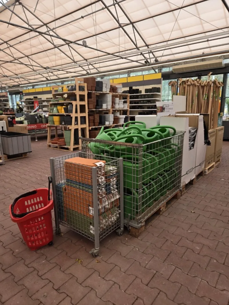 Amersfoort Saturnus: Megastore & tuincentrum