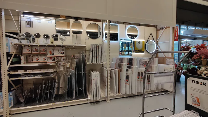 Amsterdam Zuidoost: Megastore & tuincentrum — foto 2