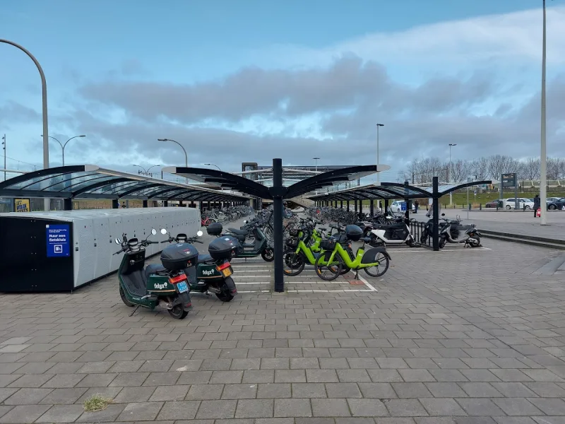 Den Haag Ypenburg — foto 2