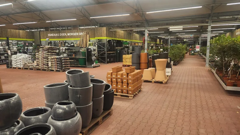 Groningen Damsterdiep: Megastore & tuincentrum — foto 2