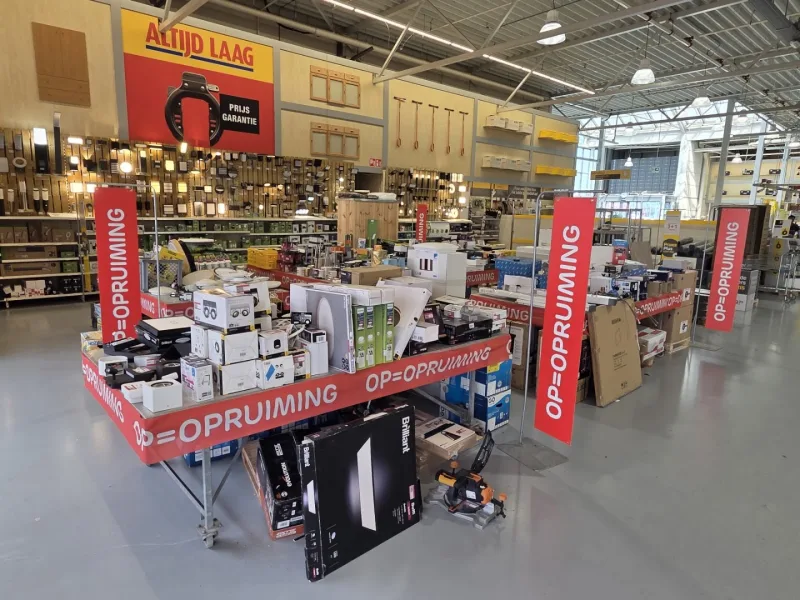 Leeuwarden Avondsterweg: Megastore & tuincentrum