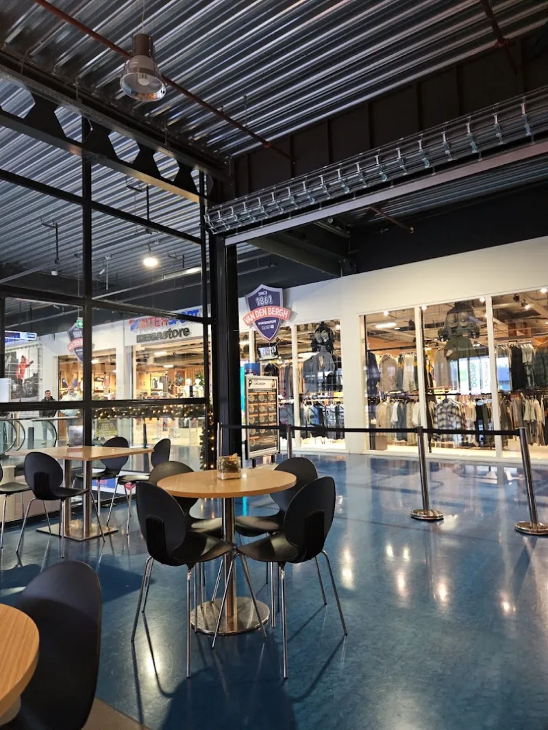 Roermond: Megastore — foto 4