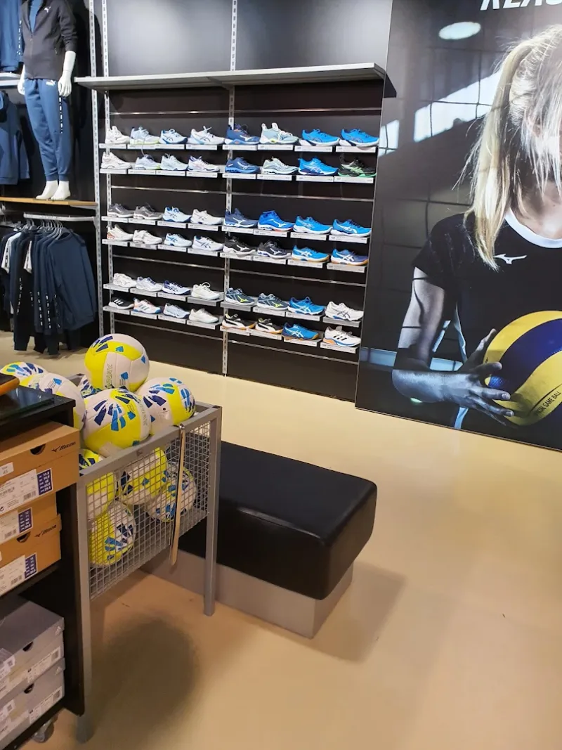 Roermond: Megastore — foto 7