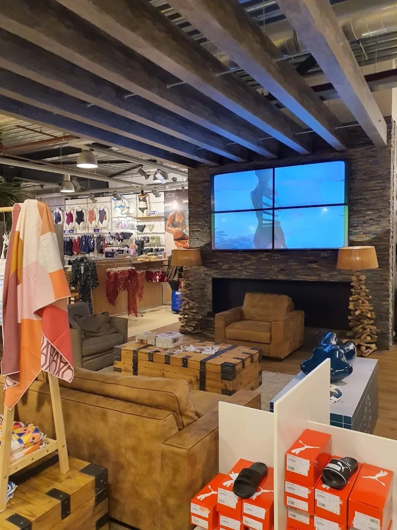 Roermond: Megastore — foto 8