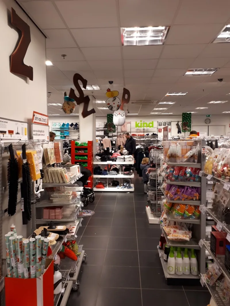 HEMA Utrecht-Vleuterweide — Winkelgang met huishoudtextiel en accessoires