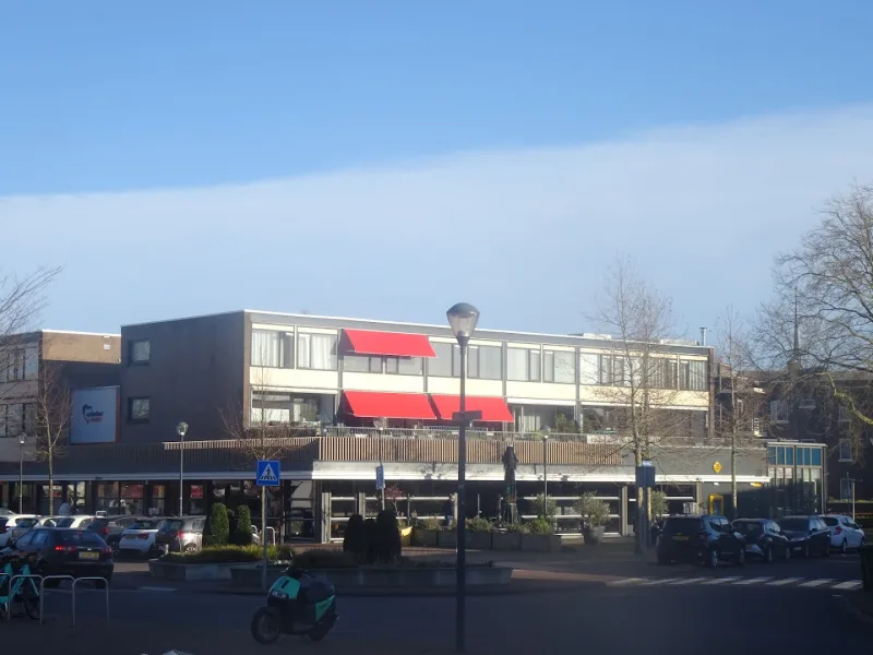 HEMA Vleuten — HEMA winkel straatgevel met parkeerplaatsen