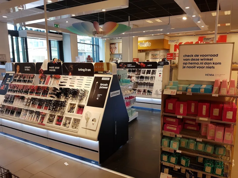 HEMA Vlissingen — Winkelinterieur met diverse afdeling