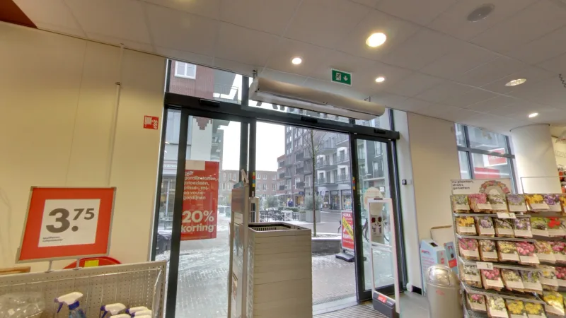 HEMA Waddinxveen — Winkelingang met promotionele borden