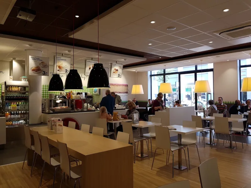 HEMA Waddinxveen — Winkelinterieur met kassa en winkelruimte