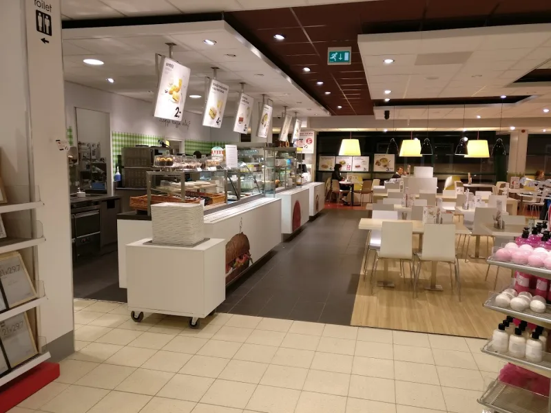 HEMA Wageningen — HEMA winkelinterieur met toonbanken en displays