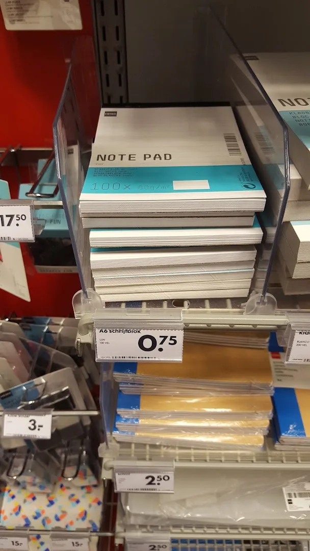 HEMA Warnsveld — Notitieblokken en papierproducten op schap