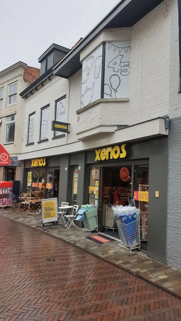 Xenos Goes — Kleurrijke serviesgoed en mix-match display