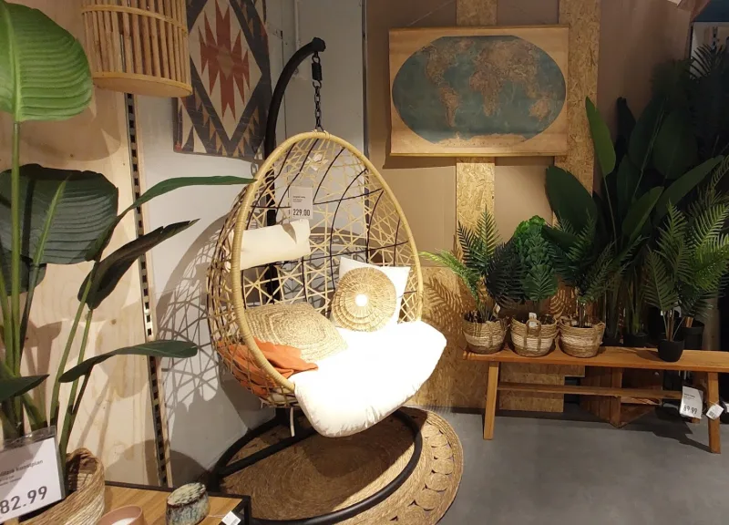 Xenos Groningen Paddepoel — Ventilator en plantendecoratie in winkel