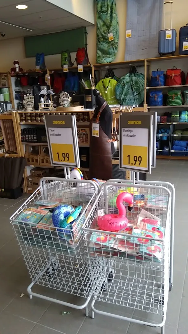 Xenos Hardenberg — Winkelmandje met huishoudartikelen en speelgoed