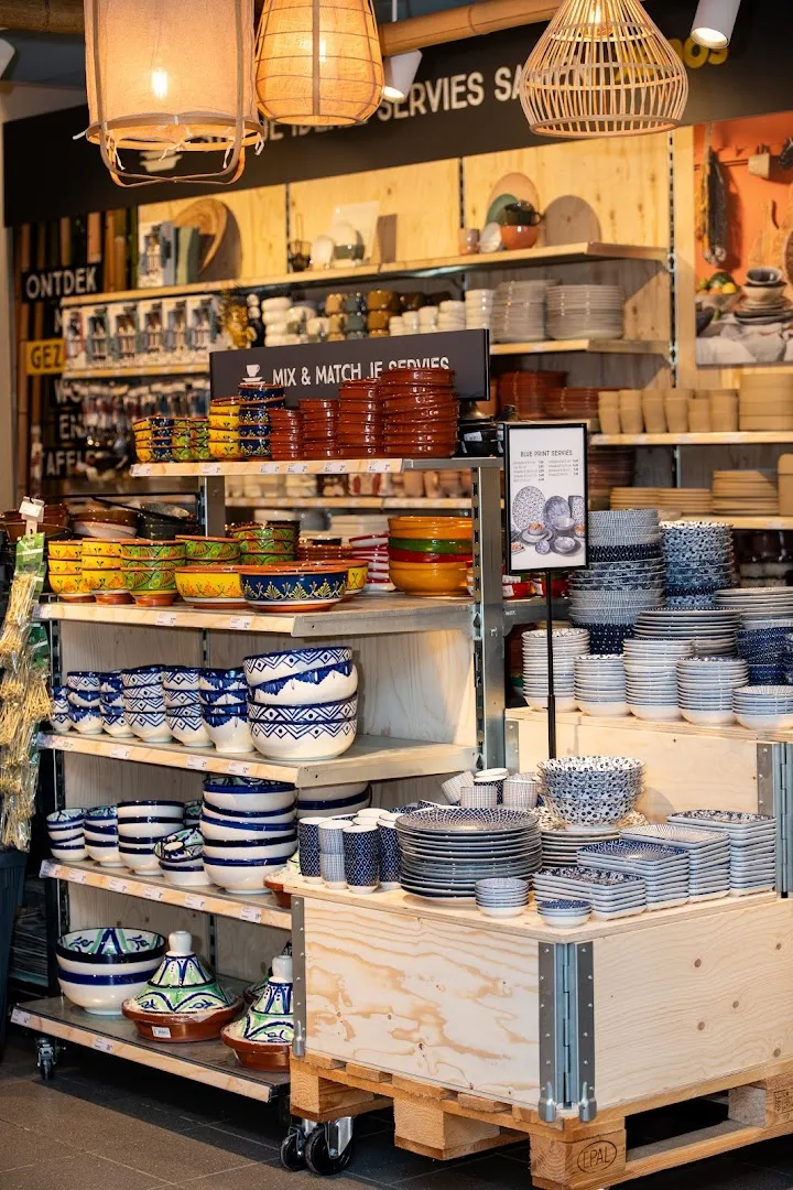 Xenos Heerlen Woonboulevard — Keramiek en huishoudgoederen op display