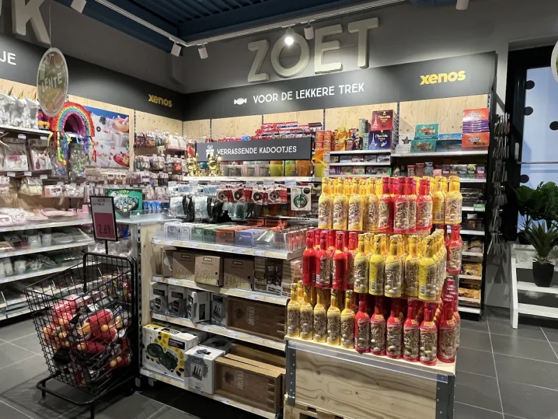 Xenos Leidschendam - Westfield Mall — Winkelinterieur met diverse producten en displays