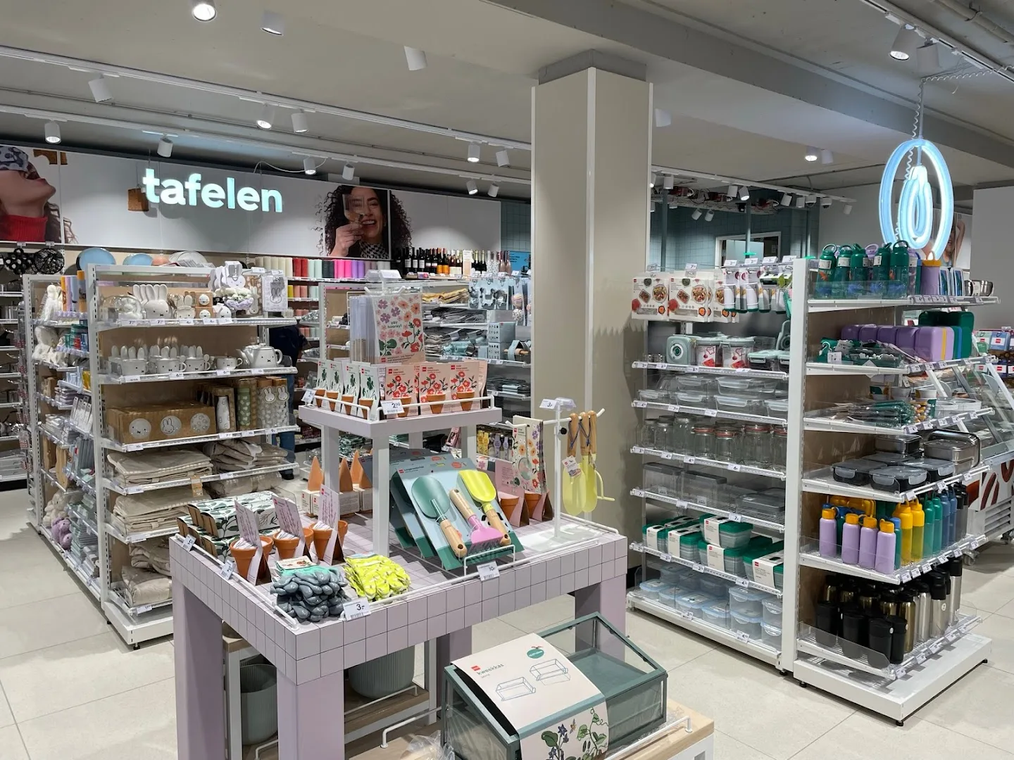 HEMA Amsterdam 1e van Swindenstraat — foto 3